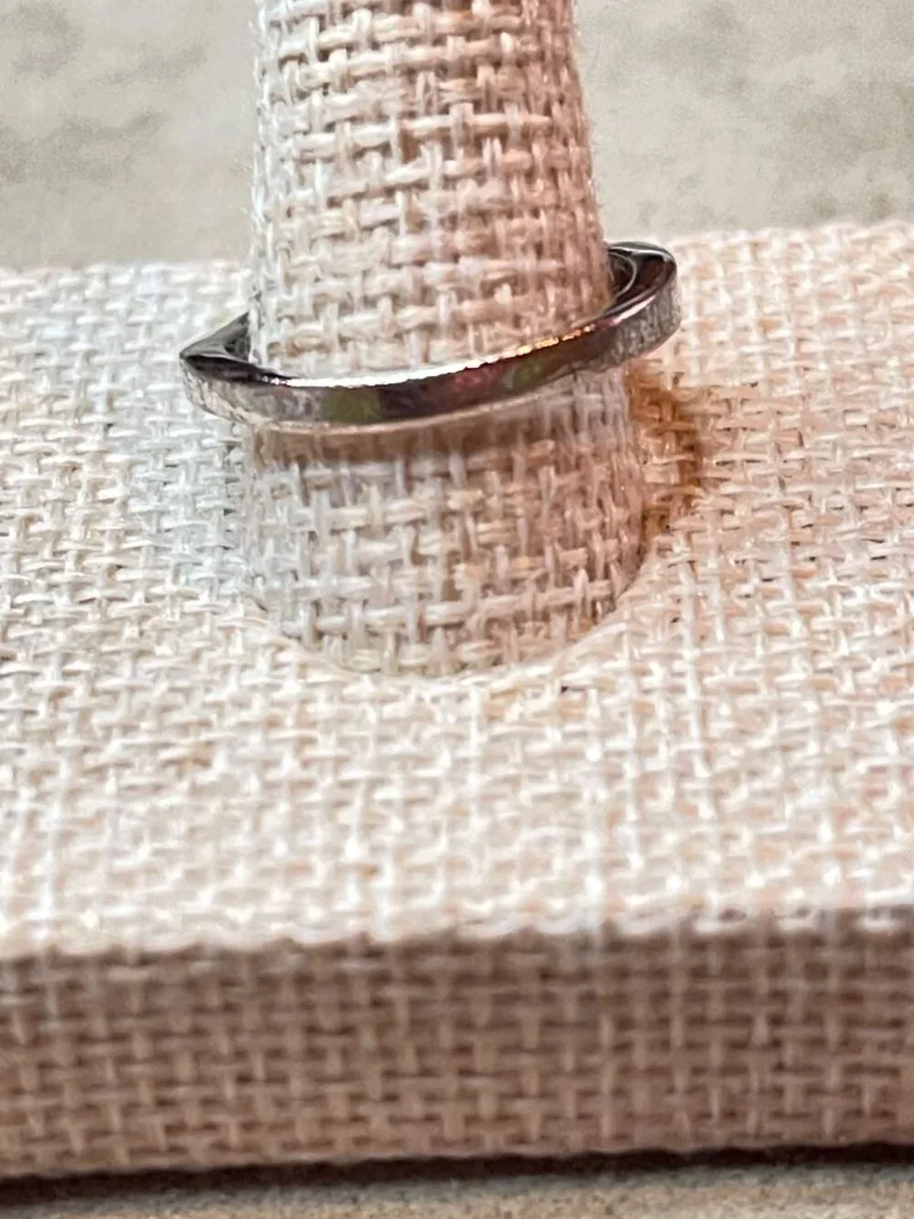 Vintage Y2K EDCO Silver Tone Simulated Peridot & White Crystal Swirl ByPass Ring